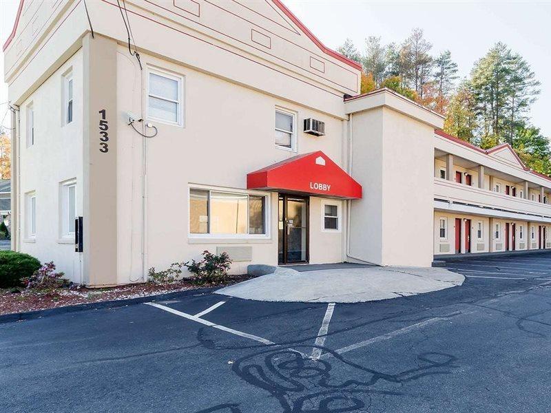 Econo Lodge West Springfield Exterior photo