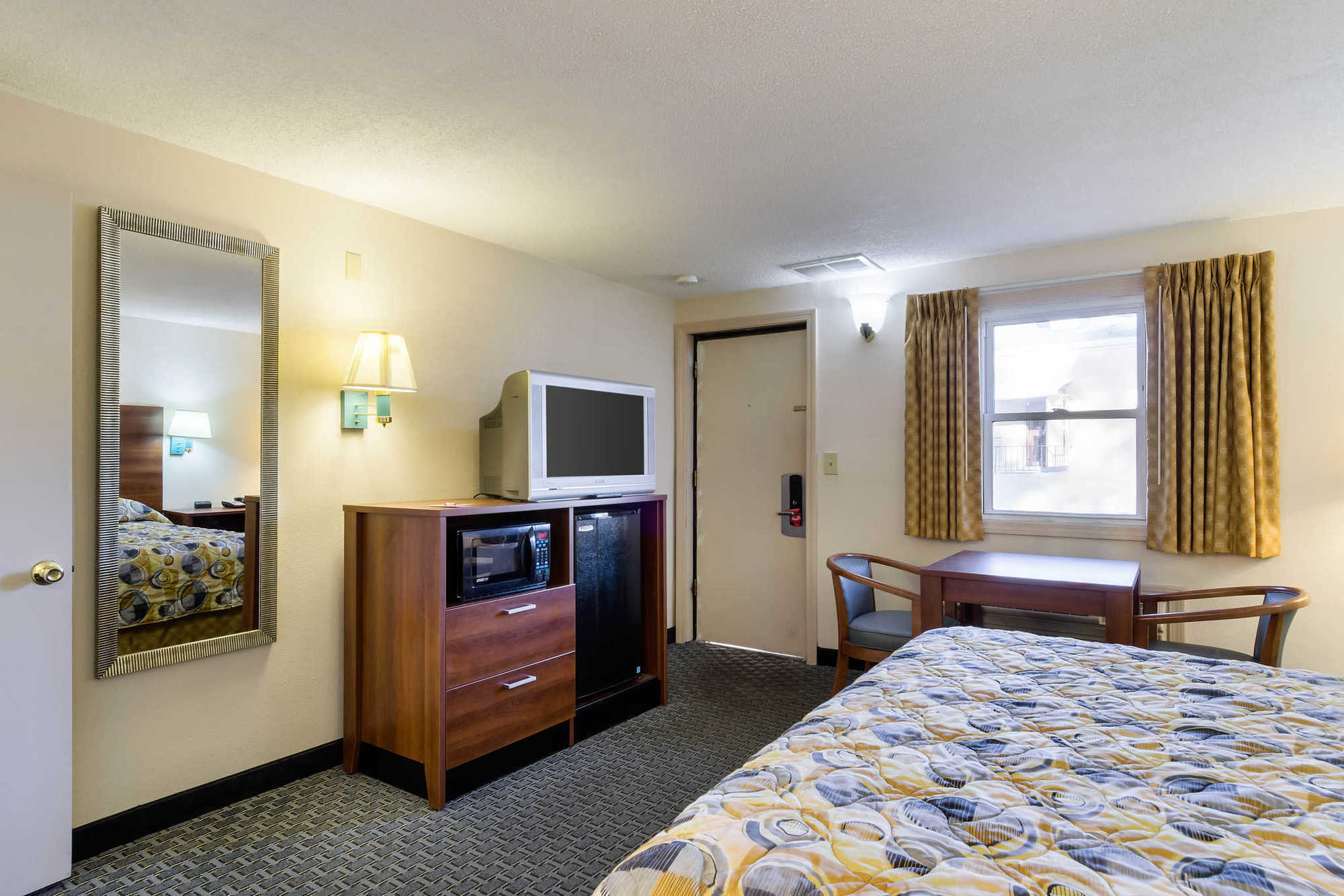 Econo Lodge West Springfield Room photo