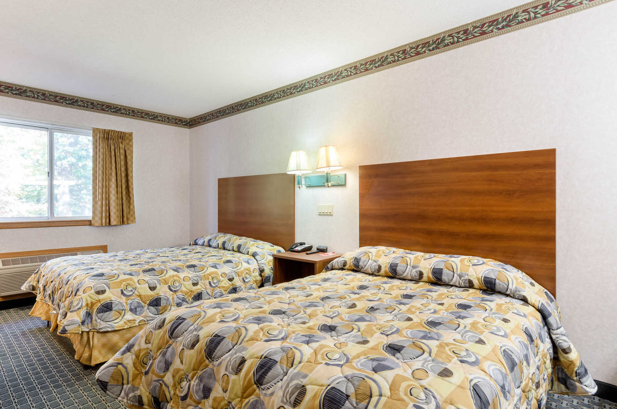 Econo Lodge West Springfield Room photo